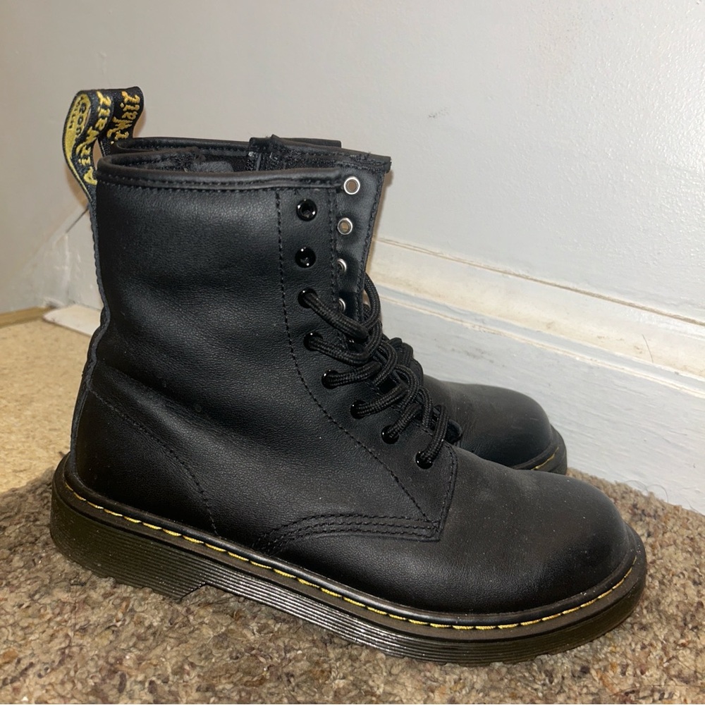 Doc Martens, black size 5Y/ 7Womens